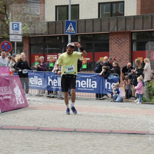 10.05.2026 - 8. Wedeler Halbmarathon Yannick Fuchs http://msf.ph/oto/9729031 10.05.2026 12:14:42 Ziel 494, 1009, 1021 meine-sportfotos.de