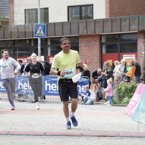 10.05.2026 - 8. Wedeler Halbmarathon Yannick Fuchs http://msf.ph/oto/9729038 10.05.2026 12:14:44 Ziel 494, 1009, 1021 meine-sportfotos.de