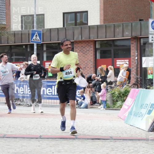 10.05.2026 - 8. Wedeler Halbmarathon Yannick Fuchs http://msf.ph/oto/9729041 10.05.2026 12:14:44 Ziel 494, 1009, 1021 meine-sportfotos.de