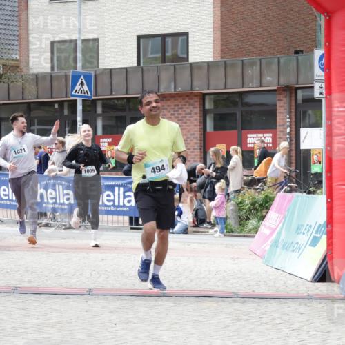 10.05.2026 - 8. Wedeler Halbmarathon Yannick Fuchs http://msf.ph/oto/9729045 10.05.2026 12:14:44 Ziel 494, 1009, 1021 meine-sportfotos.de