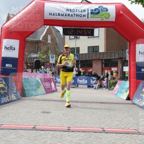 10.05.2026 - 8. Wedeler Halbmarathon Yannick Fuchs http://msf.ph/oto/9729198 10.05.2026 12:14:53 Ziel 27, 143, 231 meine-sportfotos.de