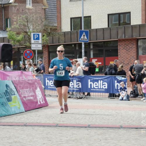 10.05.2026 - 8. Wedeler Halbmarathon Yannick Fuchs http://msf.ph/oto/9729222 10.05.2026 12:14:56 Ziel 27, 143, 231, 613, 615 meine-sportfotos.de