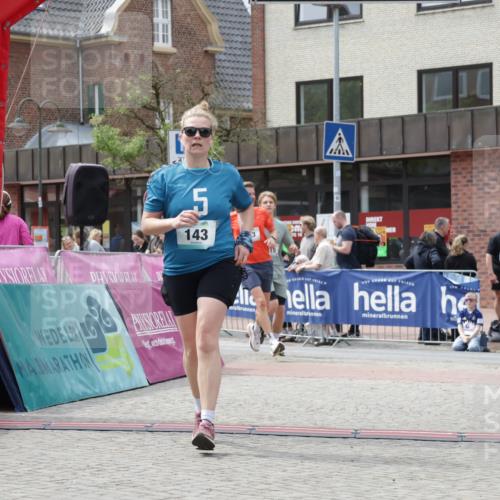 10.05.2026 - 8. Wedeler Halbmarathon Yannick Fuchs http://msf.ph/oto/9729238 10.05.2026 12:14:57 Ziel 27, 143, 613, 615 meine-sportfotos.de