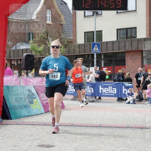 10.05.2026 - 8. Wedeler Halbmarathon Yannick Fuchs http://msf.ph/oto/9729243 10.05.2026 12:14:57 Ziel 27, 143, 613, 615 meine-sportfotos.de