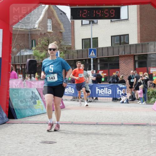 10.05.2026 - 8. Wedeler Halbmarathon Yannick Fuchs http://msf.ph/oto/9729248 10.05.2026 12:14:58 Ziel 27, 143, 613, 615 meine-sportfotos.de