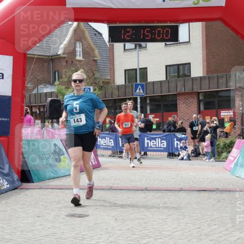 10.05.2026 - 8. Wedeler Halbmarathon Yannick Fuchs http://msf.ph/oto/9729254 10.05.2026 12:14:58 Ziel 27, 143, 613, 615 meine-sportfotos.de