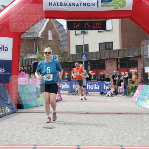 10.05.2026 - 8. Wedeler Halbmarathon Yannick Fuchs http://msf.ph/oto/9729258 10.05.2026 12:14:58 Ziel 27, 143, 613, 615 meine-sportfotos.de