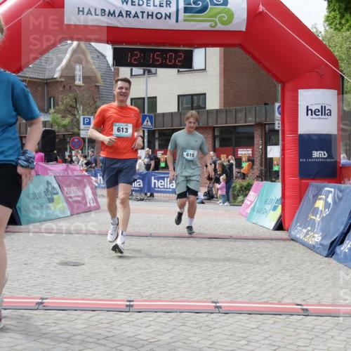 10.05.2026 - 8. Wedeler Halbmarathon Yannick Fuchs http://msf.ph/oto/9729300 10.05.2026 12:15:00 Ziel 143, 613, 615 meine-sportfotos.de