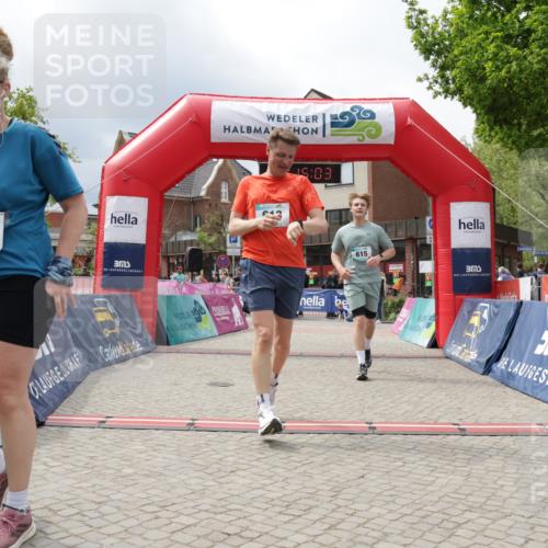 10.05.2026 - 8. Wedeler Halbmarathon Yannick Fuchs http://msf.ph/oto/9729315 10.05.2026 12:15:01 Ziel 143, 415, 613, 615 meine-sportfotos.de