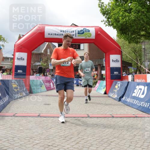 10.05.2026 - 8. Wedeler Halbmarathon Yannick Fuchs http://msf.ph/oto/9729319 10.05.2026 12:15:02 Ziel 143, 415, 613, 615 meine-sportfotos.de