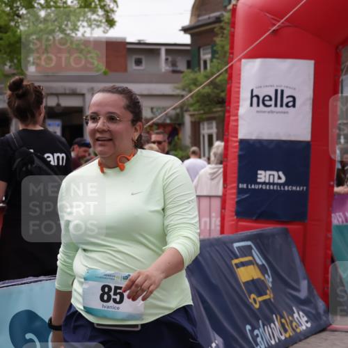 10.05.2026 - 8. Wedeler Halbmarathon Yannick Fuchs http://msf.ph/oto/9729342 10.05.2026 11:43:28 Ziel 85, 400, 422, 646, 647, 648 meine-sportfotos.de