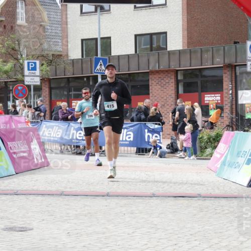 10.05.2026 - 8. Wedeler Halbmarathon Yannick Fuchs http://msf.ph/oto/9729344 10.05.2026 12:15:04 Ziel 396, 415, 613, 615 meine-sportfotos.de