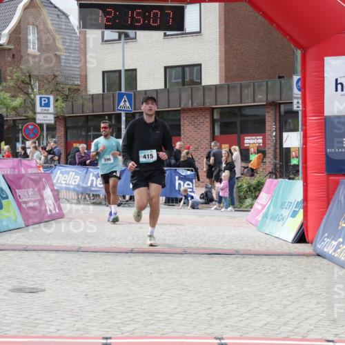 10.05.2026 - 8. Wedeler Halbmarathon Yannick Fuchs http://msf.ph/oto/9729360 10.05.2026 12:15:05 Ziel 396, 415, 613, 615 meine-sportfotos.de