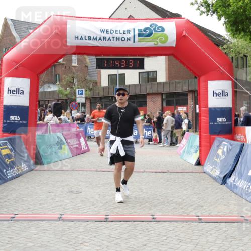 10.05.2026 - 8. Wedeler Halbmarathon Yannick Fuchs http://msf.ph/oto/9729362 10.05.2026 11:43:30 Ziel 400, 422 meine-sportfotos.de