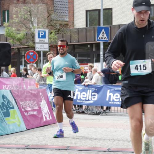10.05.2026 - 8. Wedeler Halbmarathon Yannick Fuchs http://msf.ph/oto/9729366 10.05.2026 12:15:06 Ziel 396, 415, 613, 615 meine-sportfotos.de
