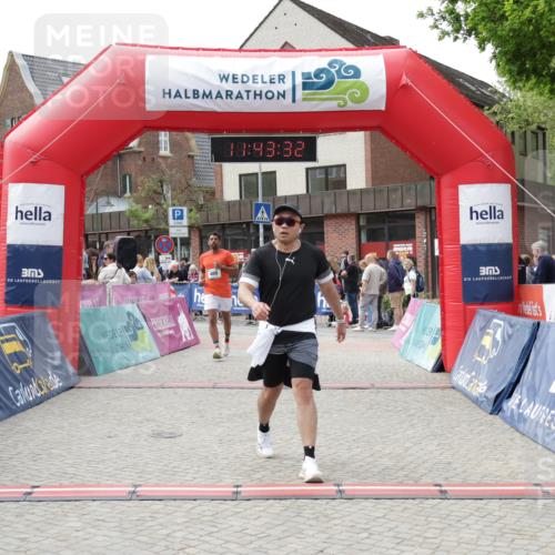 10.05.2026 - 8. Wedeler Halbmarathon Yannick Fuchs http://msf.ph/oto/9729373 10.05.2026 11:43:30 Ziel 400, 422 meine-sportfotos.de