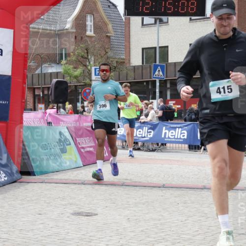 10.05.2026 - 8. Wedeler Halbmarathon Yannick Fuchs http://msf.ph/oto/9729382 10.05.2026 12:15:07 Ziel 396, 415 meine-sportfotos.de