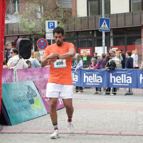 10.05.2026 - 8. Wedeler Halbmarathon Yannick Fuchs http://msf.ph/oto/9729384 10.05.2026 11:43:32 Ziel 400, 422 meine-sportfotos.de