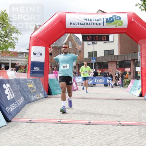 10.05.2026 - 8. Wedeler Halbmarathon Yannick Fuchs http://msf.ph/oto/9729393 10.05.2026 12:15:08 Ziel 396, 415 meine-sportfotos.de