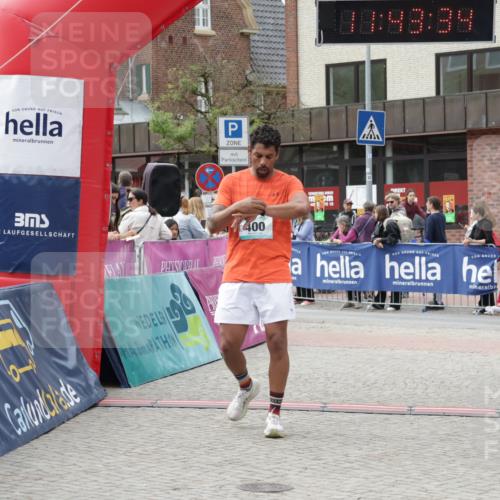 10.05.2026 - 8. Wedeler Halbmarathon Yannick Fuchs http://msf.ph/oto/9729397 10.05.2026 11:43:32 Ziel 400, 422 meine-sportfotos.de