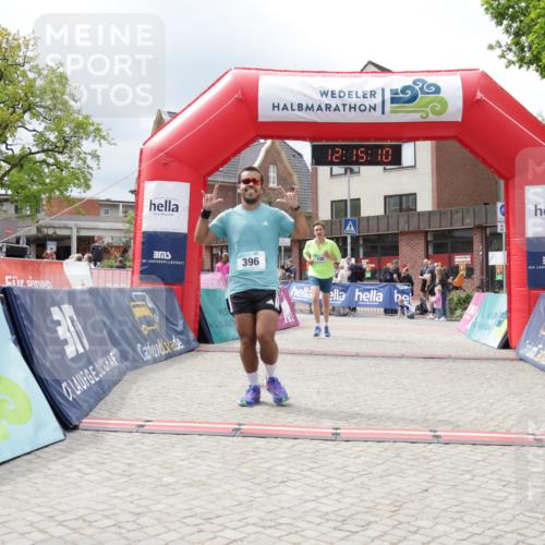 10.05.2026 - 8. Wedeler Halbmarathon Yannick Fuchs http://msf.ph/oto/9729398 10.05.2026 12:15:08 Ziel 396, 415 meine-sportfotos.de