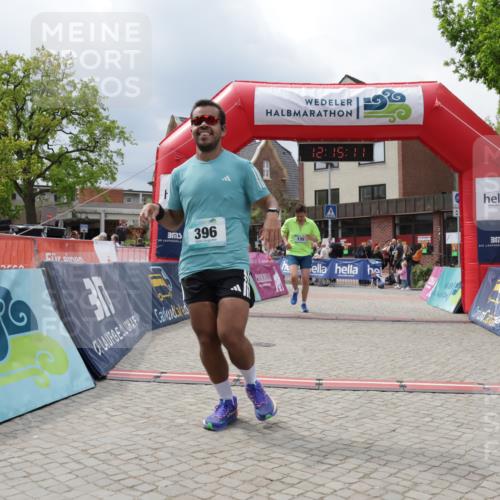 10.05.2026 - 8. Wedeler Halbmarathon Yannick Fuchs http://msf.ph/oto/9729416 10.05.2026 12:15:09 Ziel 396, 415 meine-sportfotos.de