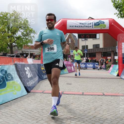 10.05.2026 - 8. Wedeler Halbmarathon Yannick Fuchs http://msf.ph/oto/9729419 10.05.2026 12:15:09 Ziel 396, 415 meine-sportfotos.de