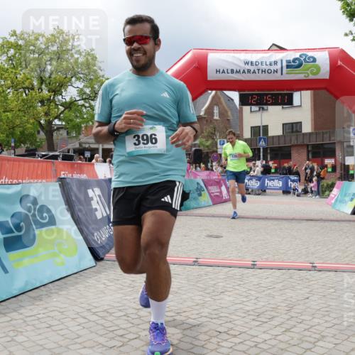 10.05.2026 - 8. Wedeler Halbmarathon Yannick Fuchs http://msf.ph/oto/9729423 10.05.2026 12:15:09 Ziel 396, 415 meine-sportfotos.de