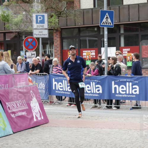 10.05.2026 - 8. Wedeler Halbmarathon Yannick Fuchs http://msf.ph/oto/9729428 10.05.2026 11:43:39 Ziel 771 meine-sportfotos.de