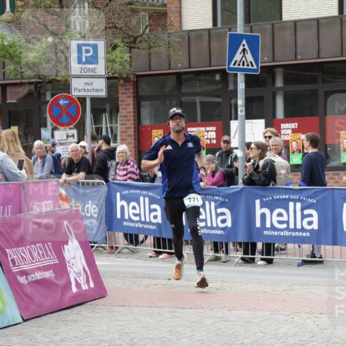 10.05.2026 - 8. Wedeler Halbmarathon Yannick Fuchs http://msf.ph/oto/9729431 10.05.2026 11:43:39 Ziel 771 meine-sportfotos.de