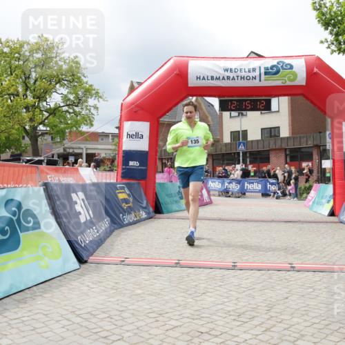 10.05.2026 - 8. Wedeler Halbmarathon Yannick Fuchs http://msf.ph/oto/9729448 10.05.2026 12:15:10 Ziel 396, 415 meine-sportfotos.de