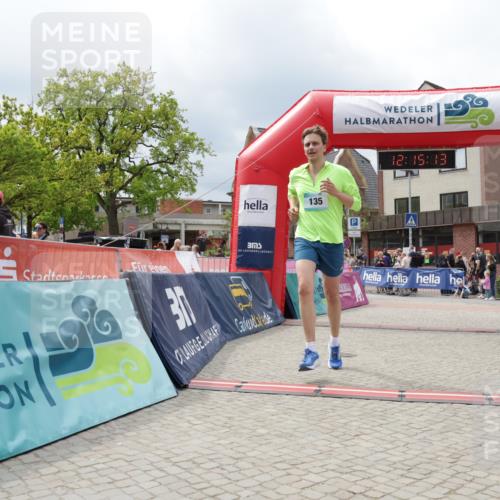 10.05.2026 - 8. Wedeler Halbmarathon Yannick Fuchs http://msf.ph/oto/9729458 10.05.2026 12:15:11 Ziel 396, 415 meine-sportfotos.de