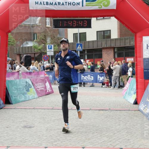 10.05.2026 - 8. Wedeler Halbmarathon Yannick Fuchs http://msf.ph/oto/9729475 10.05.2026 11:43:42 Ziel 771, 2149 meine-sportfotos.de