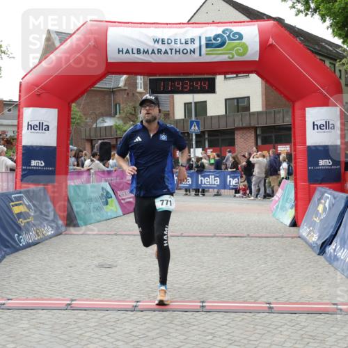 10.05.2026 - 8. Wedeler Halbmarathon Yannick Fuchs http://msf.ph/oto/9729487 10.05.2026 11:43:42 Ziel 771, 2149 meine-sportfotos.de