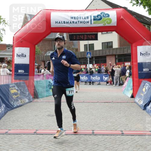 10.05.2026 - 8. Wedeler Halbmarathon Yannick Fuchs http://msf.ph/oto/9729492 10.05.2026 11:43:42 Ziel 771, 2149 meine-sportfotos.de