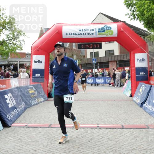 10.05.2026 - 8. Wedeler Halbmarathon Yannick Fuchs http://msf.ph/oto/9729497 10.05.2026 11:43:42 Ziel 771, 2149 meine-sportfotos.de