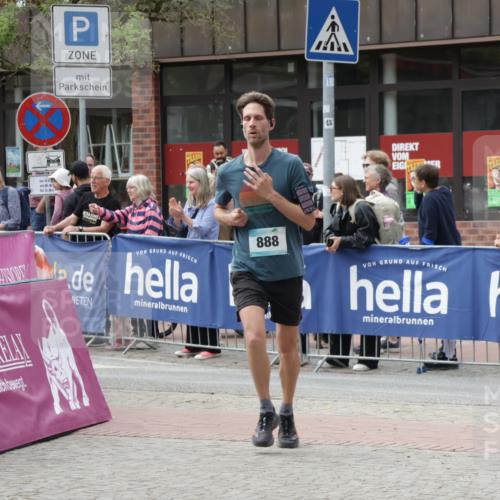10.05.2026 - 8. Wedeler Halbmarathon Yannick Fuchs http://msf.ph/oto/9729583 10.05.2026 11:43:47 Ziel 771, 2149 meine-sportfotos.de