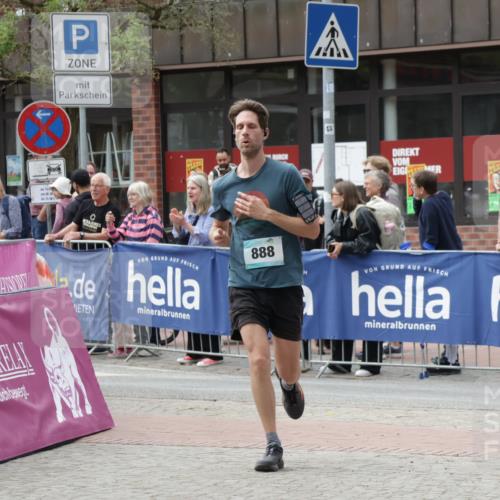 10.05.2026 - 8. Wedeler Halbmarathon Yannick Fuchs http://msf.ph/oto/9729586 10.05.2026 11:43:47 Ziel 771, 2149 meine-sportfotos.de