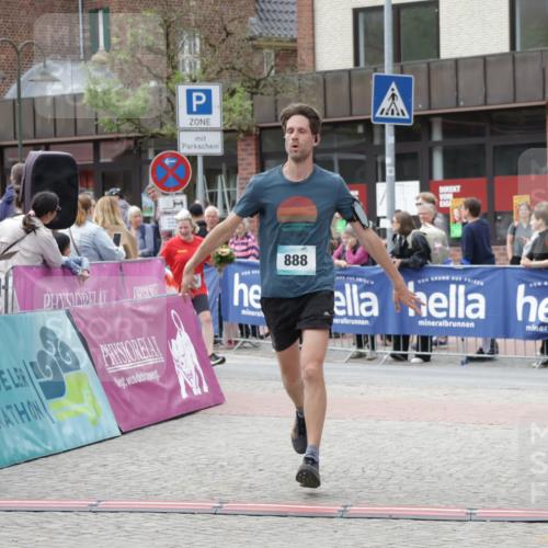 10.05.2026 - 8. Wedeler Halbmarathon Yannick Fuchs http://msf.ph/oto/9729603 10.05.2026 11:43:48 Ziel 952, 2149 meine-sportfotos.de