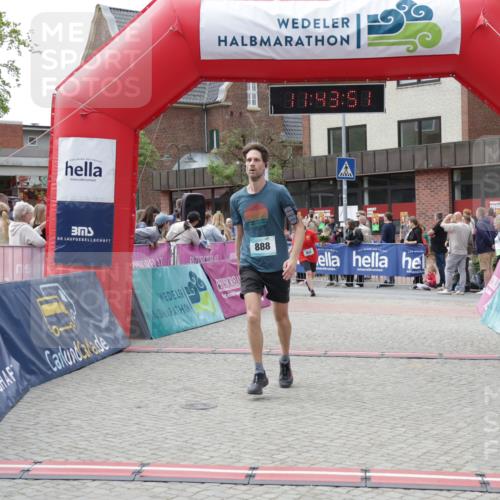10.05.2026 - 8. Wedeler Halbmarathon Yannick Fuchs http://msf.ph/oto/9729632 10.05.2026 11:43:49 Ziel 952, 2149 meine-sportfotos.de