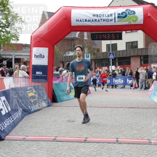 10.05.2026 - 8. Wedeler Halbmarathon Yannick Fuchs http://msf.ph/oto/9729643 10.05.2026 11:43:50 Ziel 952, 2149 meine-sportfotos.de