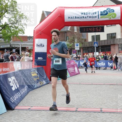 10.05.2026 - 8. Wedeler Halbmarathon Yannick Fuchs http://msf.ph/oto/9729658 10.05.2026 11:43:50 Ziel 952, 2149 meine-sportfotos.de