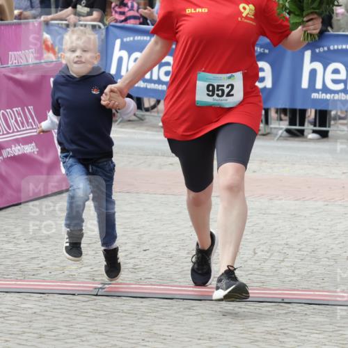 10.05.2026 - 8. Wedeler Halbmarathon Yannick Fuchs http://msf.ph/oto/9729705 10.05.2026 11:43:52 Ziel 952 meine-sportfotos.de