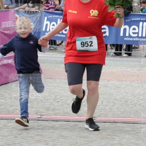 10.05.2026 - 8. Wedeler Halbmarathon Yannick Fuchs http://msf.ph/oto/9729711 10.05.2026 11:43:53 Ziel 952 meine-sportfotos.de