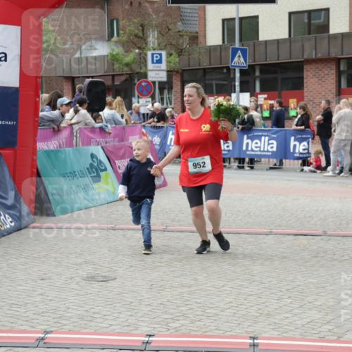 10.05.2026 - 8. Wedeler Halbmarathon Yannick Fuchs http://msf.ph/oto/9729722 10.05.2026 11:43:53 Ziel 952 meine-sportfotos.de