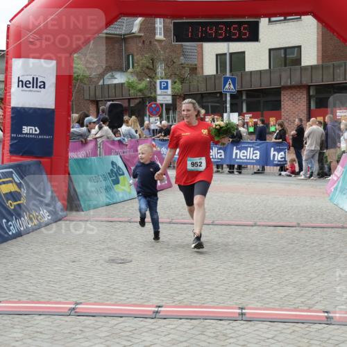 10.05.2026 - 8. Wedeler Halbmarathon Yannick Fuchs http://msf.ph/oto/9729728 10.05.2026 11:43:53 Ziel 952 meine-sportfotos.de
