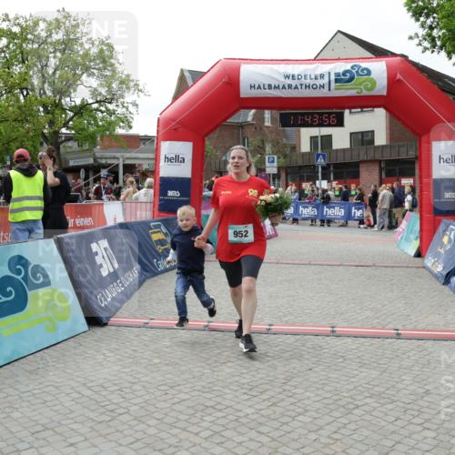 10.05.2026 - 8. Wedeler Halbmarathon Yannick Fuchs http://msf.ph/oto/9729768 10.05.2026 11:43:54 Ziel 952, 1007 meine-sportfotos.de