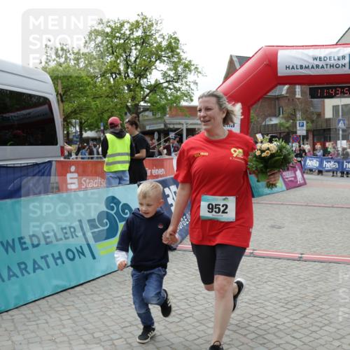 10.05.2026 - 8. Wedeler Halbmarathon Yannick Fuchs http://msf.ph/oto/9729789 10.05.2026 11:43:55 Ziel 952, 1007 meine-sportfotos.de