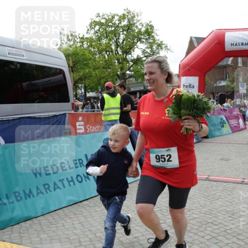 10.05.2026 - 8. Wedeler Halbmarathon Yannick Fuchs http://msf.ph/oto/9729795 10.05.2026 11:43:55 Ziel 952, 1007 meine-sportfotos.de