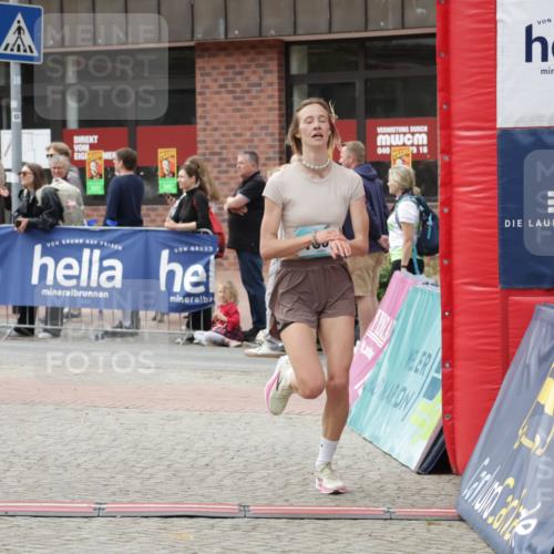 10.05.2026 - 8. Wedeler Halbmarathon Yannick Fuchs http://msf.ph/oto/9729807 10.05.2026 11:43:58 Ziel 921, 952, 1007, 2022 meine-sportfotos.de
